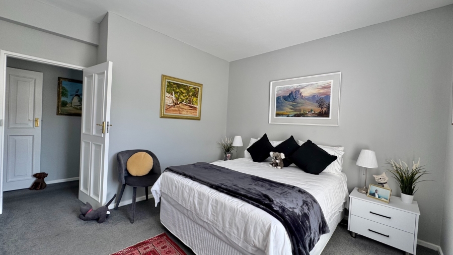 3 Bedroom Property for Sale in Roundhay Western Cape